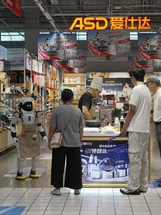 100台机器人进店卖锅