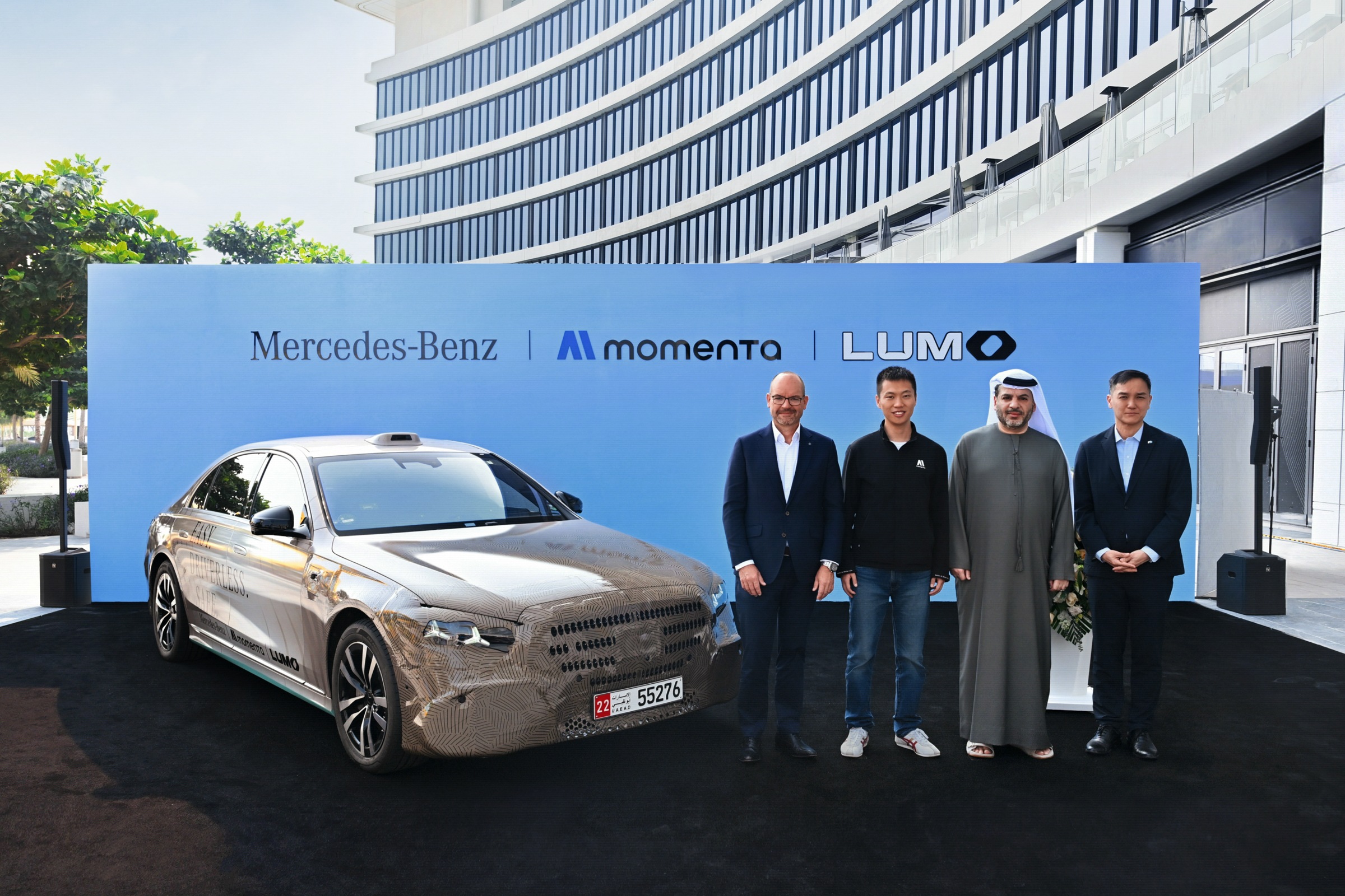 Photo from the Abu Dhabi cooperation announcement by Mercedes-Benz, Momenta, and Lumo. Source: Momenta official website, December 9, 2025.