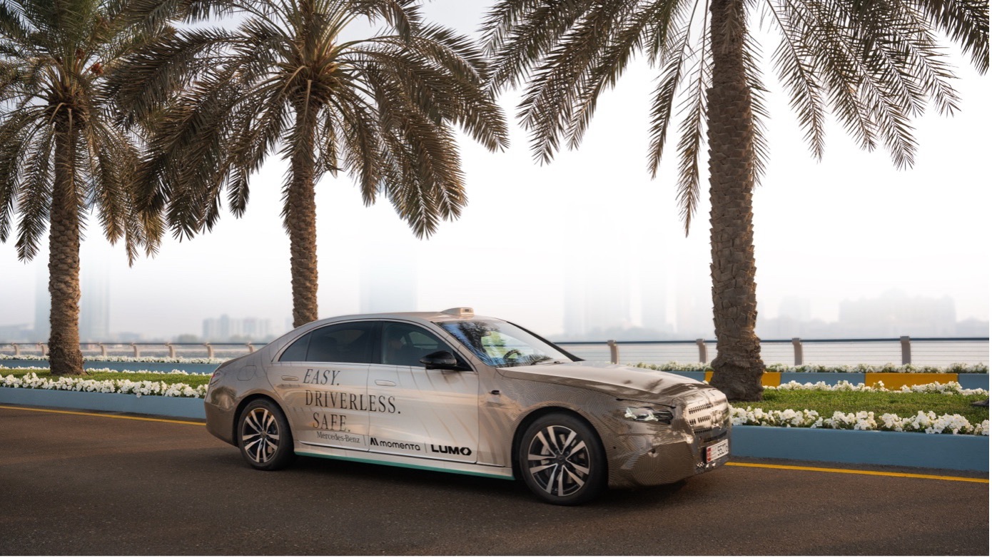 Official website image of the Mercedes-Benz S-Class Robotaxi. Source: Momenta official website, December 9, 2025.